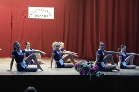 I. HARMONY DANCE TÁNCFESZTIVÁL-A modern táncosok fellépése Adán