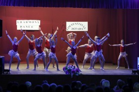 I. HARMONY DANCE TÁNCFESZTIVÁL-A modern táncosok fellépése Adán