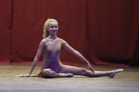 I. HARMONY DANCE TÁNCFESZTIVÁL-A modern táncosok fellépése Adán