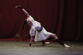 I. HARMONY DANCE TÁNCFESZTIVÁL-A modern táncosok fellépése Adán