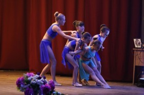 I. HARMONY DANCE TÁNCFESZTIVÁL-A modern táncosok fellépése Adán