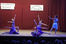 I. HARMONY DANCE TÁNCFESZTIVÁL-A modern táncosok fellépése Adán