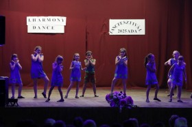 I. HARMONY DANCE TÁNCFESZTIVÁL-A modern táncosok fellépése Adán