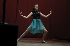 I. HARMONY DANCE TÁNCFESZTIVÁL-A modern táncosok fellépése Adán