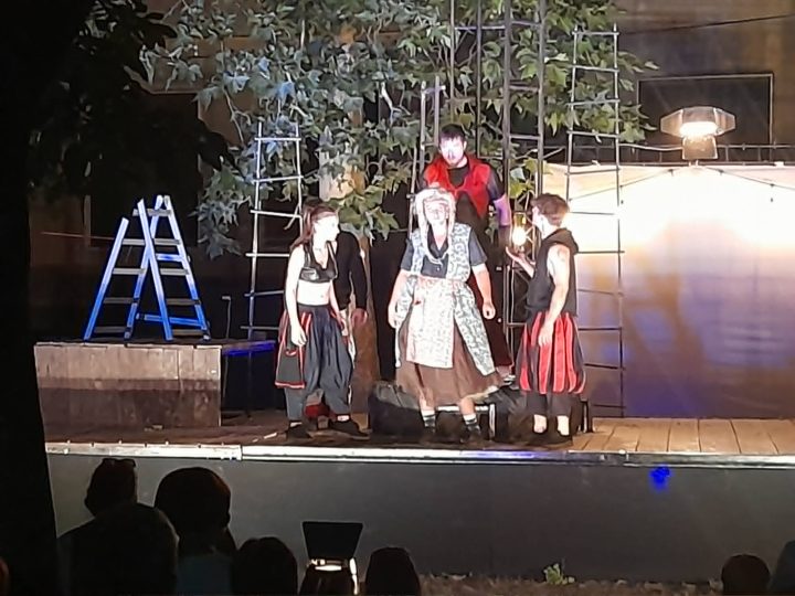 TANYASZÍNHÁZ-Csongor és Tünde az óbecsei nézőknek