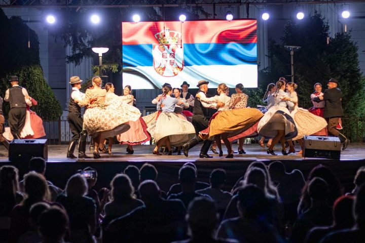A 11. FOLK FESTEN MUTATKOZOTT BE A KISCIMBORA TÁNCEGYÜTTES