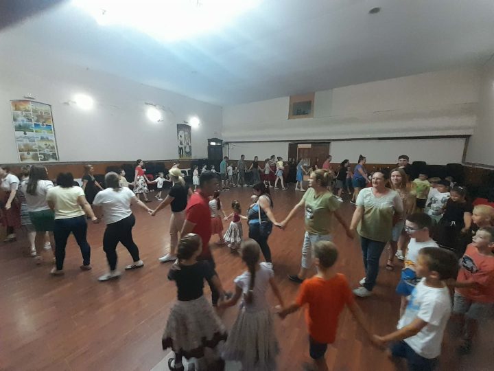 CSALÁDI PROGRAM A NÉPMŰVÉSZET JEGYÉBEN
