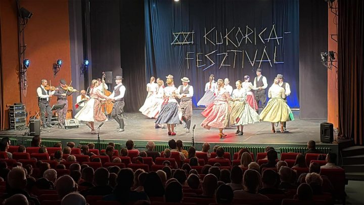 MAGYARKANIZSÁN, A XXI. KUKORICAFESZTIVÁLON LÉPETT FEL A CSICSÓKA TÁNCEGYÜTTES