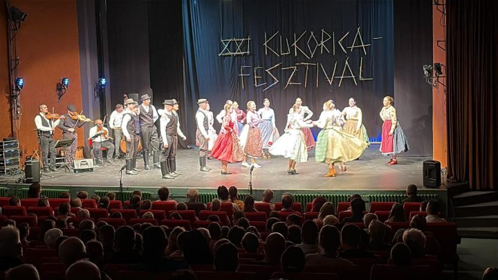 MAGYARKANIZSÁN, A XXI. KUKORICAFESZTIVÁLON LÉPETT FEL A CSICSÓKA TÁNCEGYÜTTES